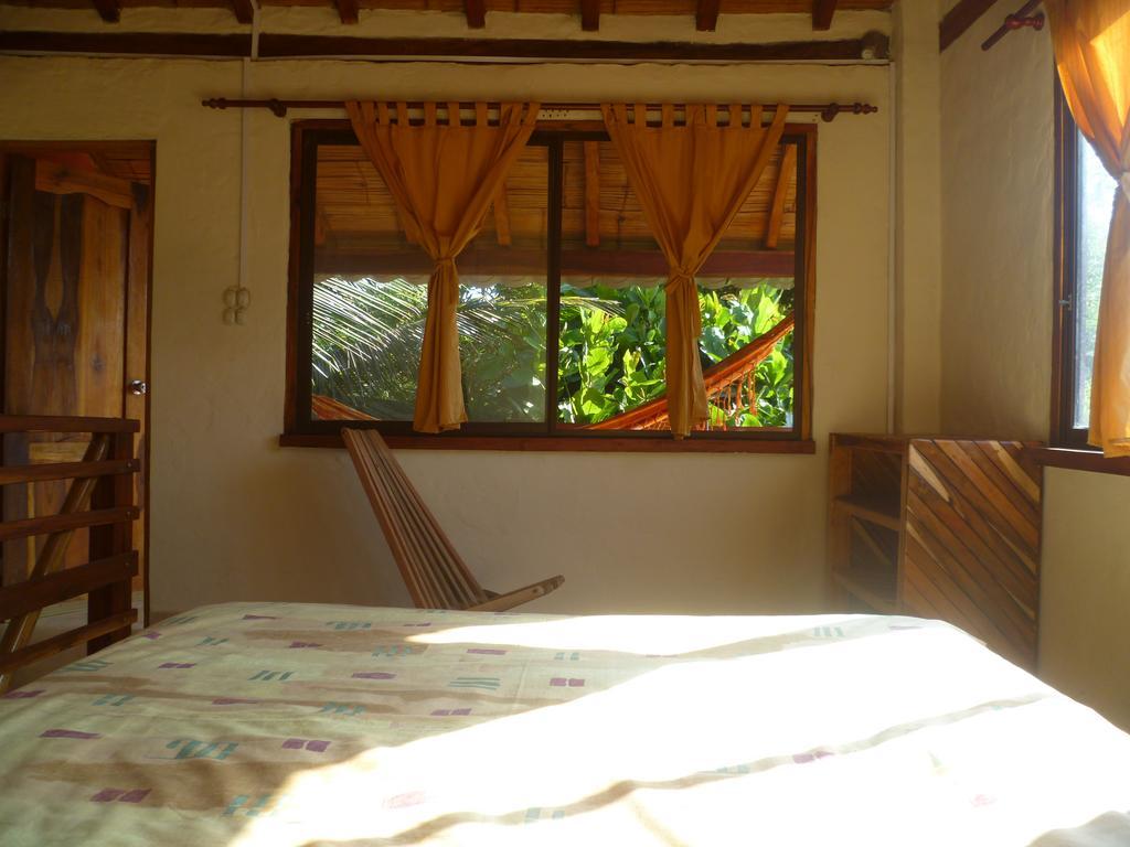 La Barquita Beach Hostel Puerto Lopez Exterior photo