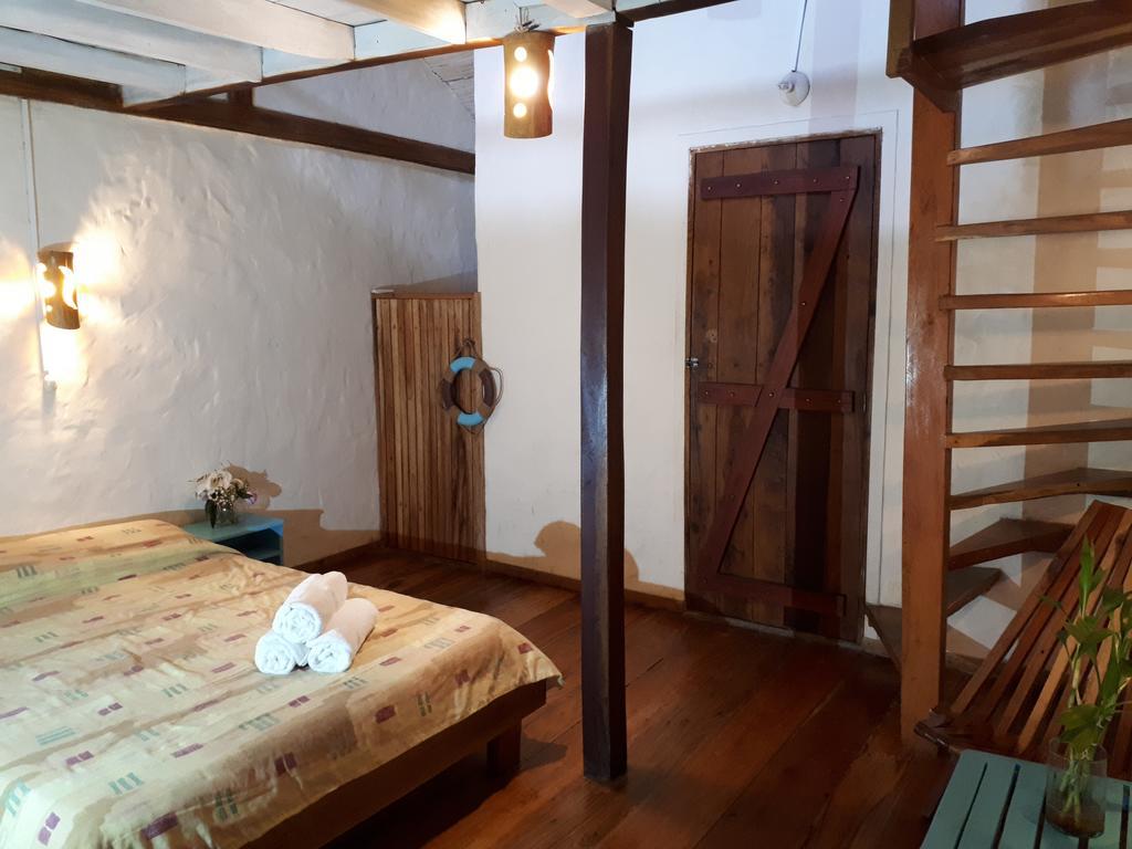La Barquita Beach Hostel Puerto Lopez Exterior photo