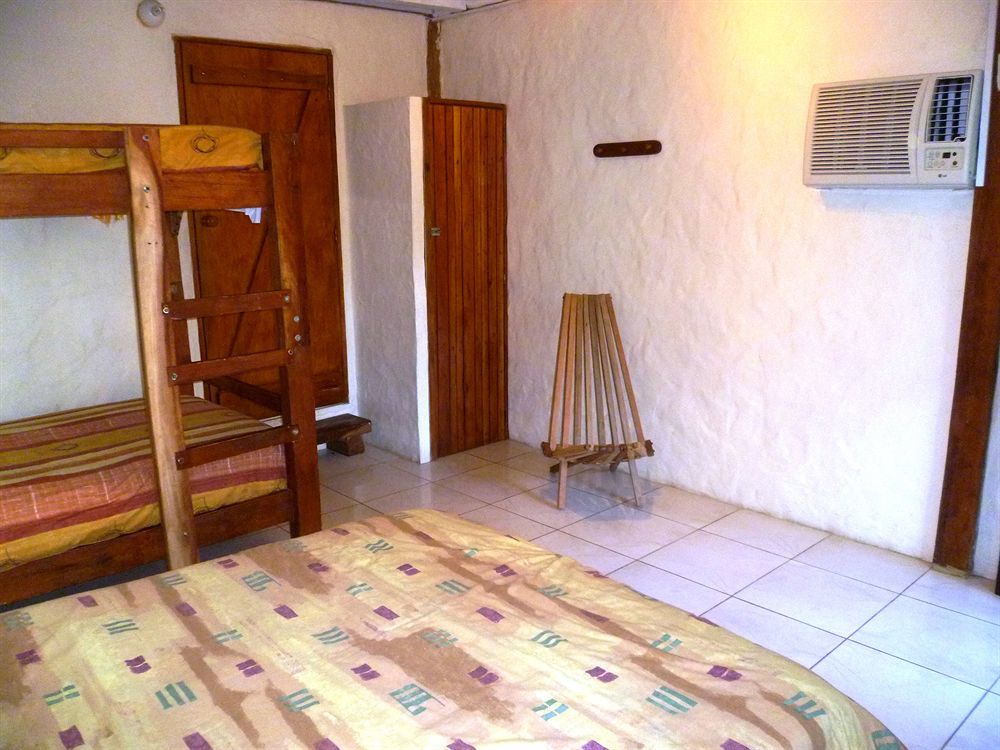 La Barquita Beach Hostel Puerto Lopez Exterior photo