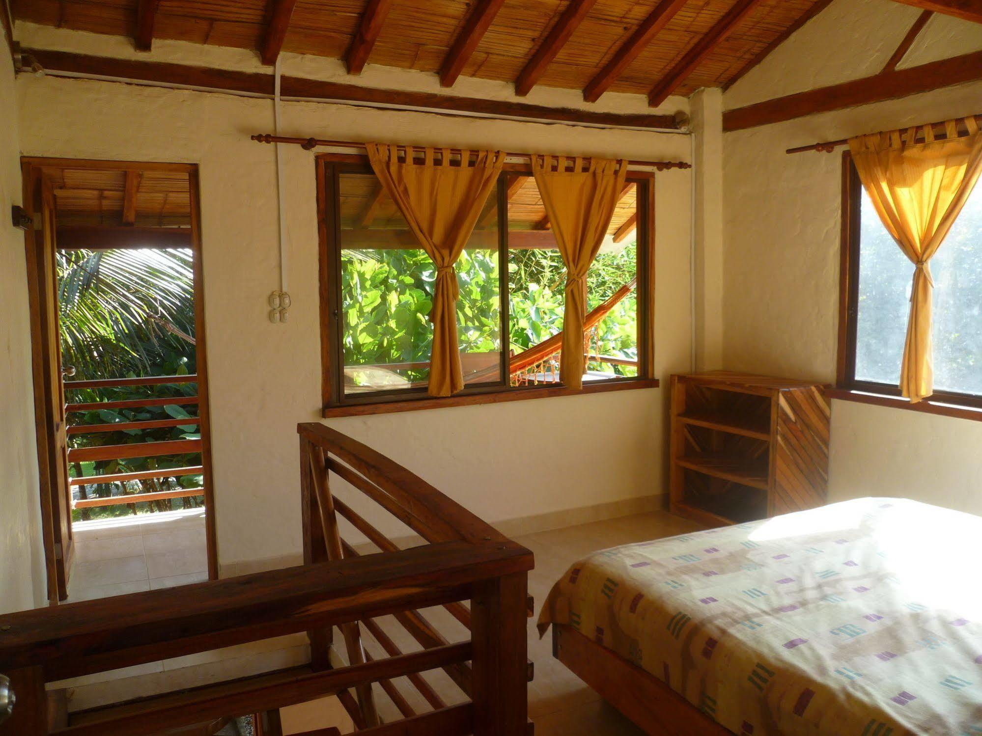 La Barquita Beach Hostel Puerto Lopez Exterior photo